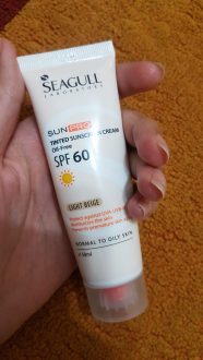 کرم ضد آفتاب رنگی SPF60 سی گل مناسب پوست های معمولی تا چرب - بژ روشن